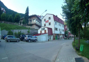 Apartments Ravno